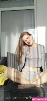 issaa0 - Quick dick suck    travisrossi