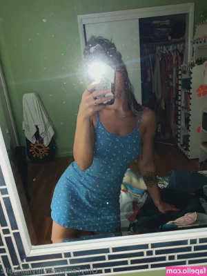 leylaingallz - Mondays suck, but I do it better 👅