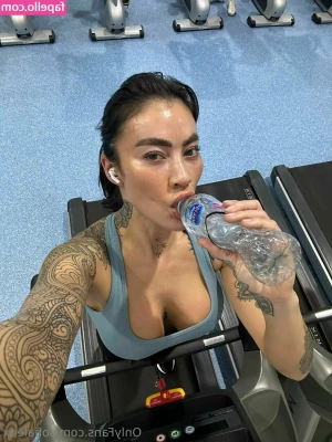sofialeex - TEASE VIDEO   lil tiny clip of me playing w my pussy w my new