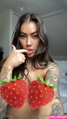 sofialeex - The Queen Kamilla Rayalla