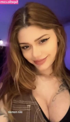Giuliana Capitani [ giuliana-capitani ] - Quieres besar mis labios rojos O prefieres besar mis otros labios