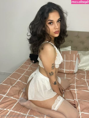 littlemisskimmy - HAPPY NEW YEAR BABY!!! I wish you were here. so I could ring in the