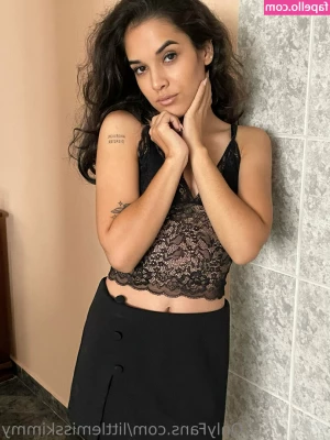 littlemisskimmy - Did you see this new video from my live the other night? It was