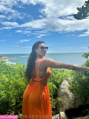 camilaoliveira - swipe to move my feet ;)