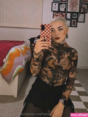 ohshannonsucks - Big tees  amp  no undies
