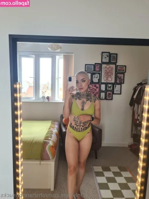 ohshannonsucks - I love to fuck myself when I m fresh out the shower on a beautiful
