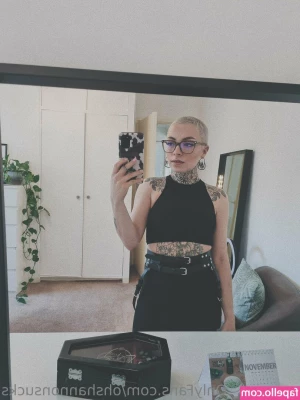 ohshannonsucks - Can you guess who my next cosplay is  She played at the super bowl