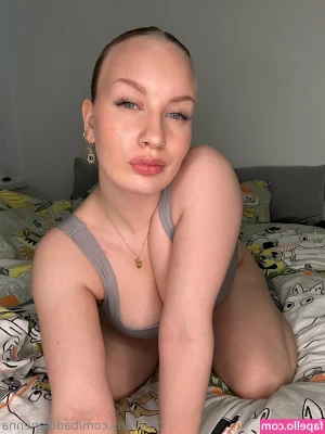 baddienenna - Quick Foot Worship: Fred is doing yoga before training! I have always