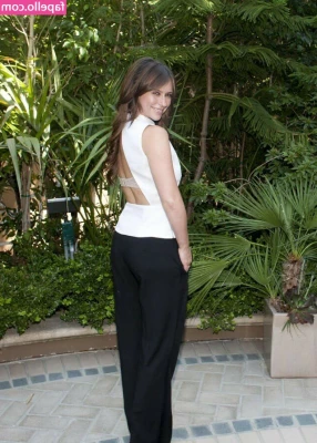 Jennifer Love Hewitt [ jennifer-love-hewitt ] - 17 weeks!
