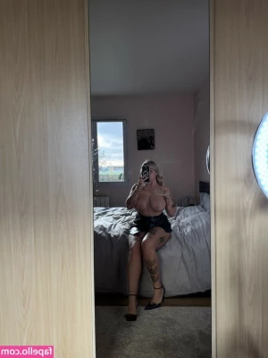 switchnsfw0 - Can you imagine me doing a nasty footjob until your cum all over my