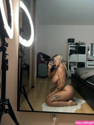 switchnsfw0 - Do you guys like the pink hair more than the blonde