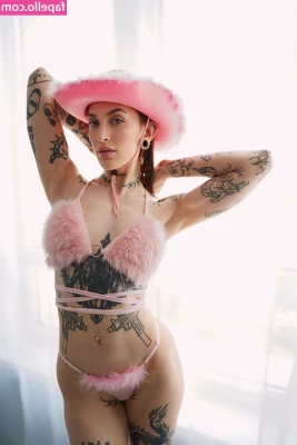 sarah_black_prvt - let s message I m bored  and if your new I have tons of vids for sale