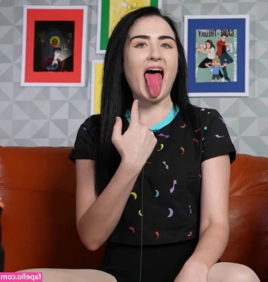 Amy Roberts [ amy-roberts ] - My tits make a weird noise 🤔 (SOUND ON 🔊)