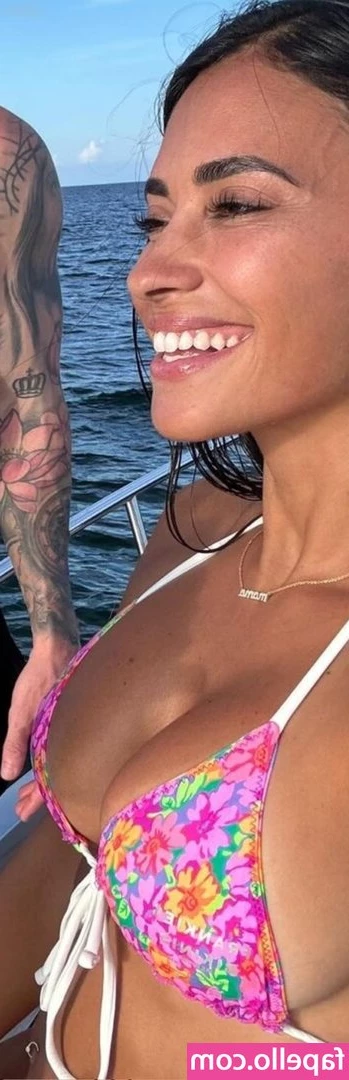 Antonella Roccuzzo [ antonella-roccuzzo ] - I bet you want to see this video! Dm me!