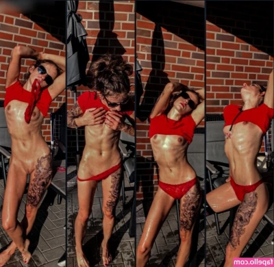 skinnyxxgirl_ [ skinnyxxgirl ] - Faux workout 😁  In your messages now.. cause I've got another