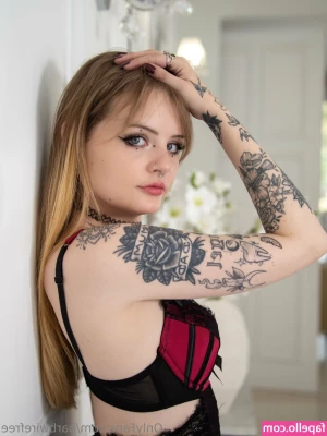 barbwirefree - Football time baby!! Cum play with us!! @lovelylo316