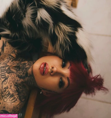 nia_suicide [ nia-suicide ] - Come and worship my beautiful feet