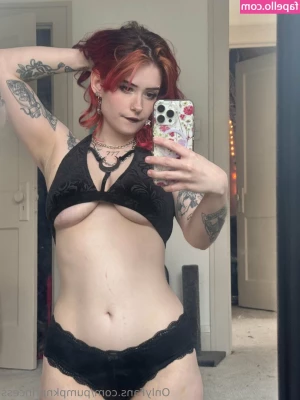 Pumpknprincess - Wet hair Wet pussy Cum over baby