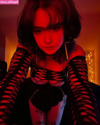 Pumpknprincess - Come rub my feet