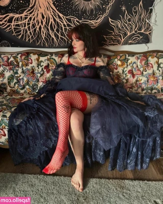 Pumpknprincess - Take 3 HOT blondes with lingerie  and let their minds and hands go