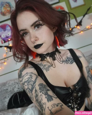 Pumpknprincess - Check your messages to see what I got up to with this little hole