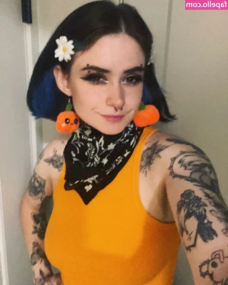Pumpknprincess - I m really bored right now say  hi  to me and let s talk for a bit