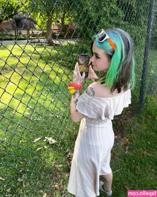 Pumpknprincess - It's hump day babes! I'm just groovin' through this week 🎶