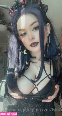 Pumpknprincess - Washing my teeth  Play with my feet  How dirty my socks are