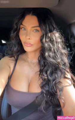 Lisa Del Piero [ lisa-del-piero ] - Babe  My new friend  badbellaxo and I really want to see your cock  