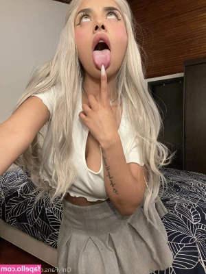 Nina_Mon [ nina-mon ] - Do you think I have the face of a good girl