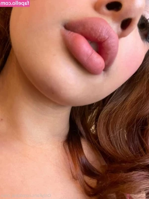 Nina_Mon [ nina-mon ] - Red or Blue    Your choice of a personal video starts at  12 