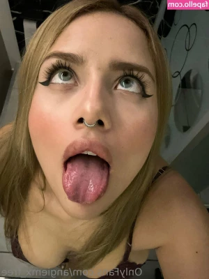 Nina_Mon [ nina-mon ] - I tried shooting a video from an angle that can not be published on