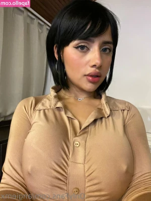 Nina_Mon [ nina-mon ] - Dressing like this on our first date won't be a problem right?