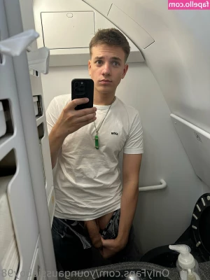 youngaussieboy98 - Que rico como suenan sus cocos en mis nalgas