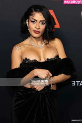 Zelina Vega [ zelina-vega ] - Hello Bumble Bees and Bunny s     Freaky Friday    Christmas Edition 