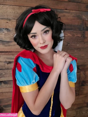Joanie Brosas [ joanie-brosas ] - I just wanna be tied up and usedddd.