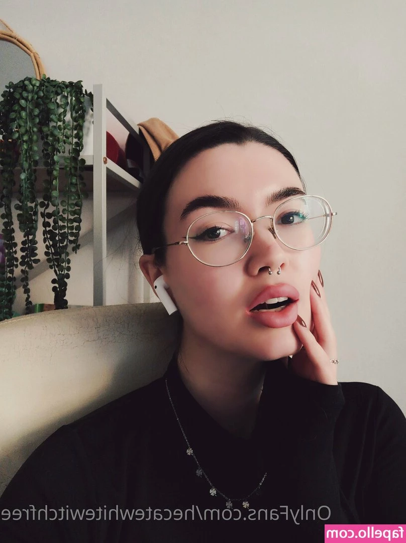 hecatewhitewitchfree - olá