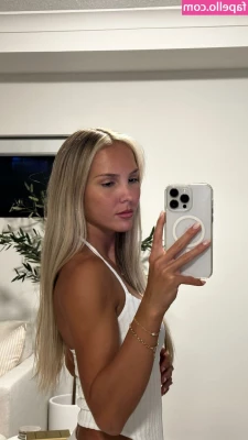 _hannahpearson_ [ hannahpearson ] - Good morning! I'm up. My sleeping habits are terrible🤯