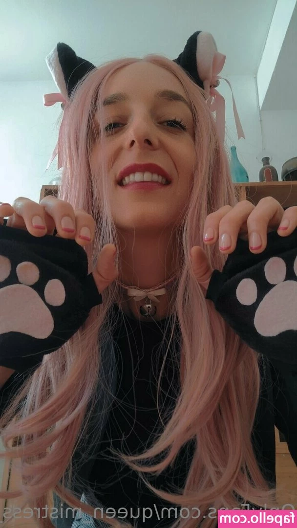 queen_mistress_of_lust [ queen-mistress-of-lust ] - Sent a message to u all for this vid available for tip that OF would