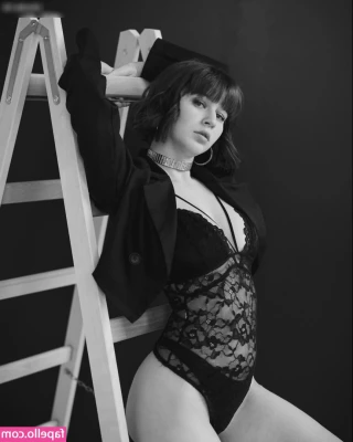 Sophie Nöther [ sophie-nther ] - Hot pink thong barely covers my naughty bits