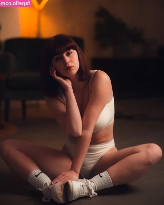 Sophie Nöther [ sophie-nther ] - Mm look at my pussy getting spread open