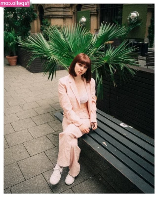 Sophie Nöther [ sophie-nther ] - look me in my eyes