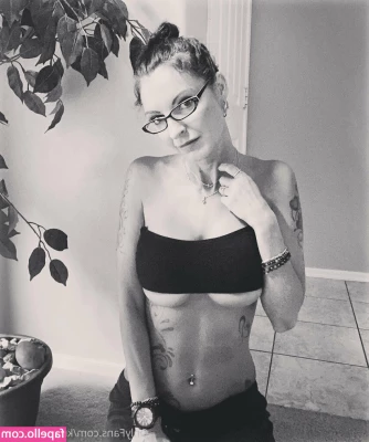 Kristyleebella - Open up your DMs and play with me 😈
