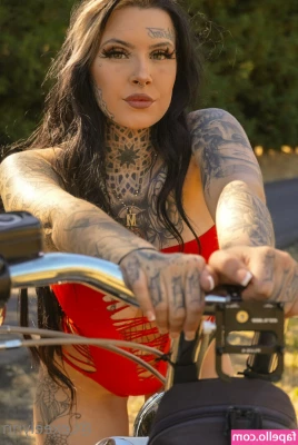 the.tattoo.lady [ the-tattoo-lady ] - I m in charge now
