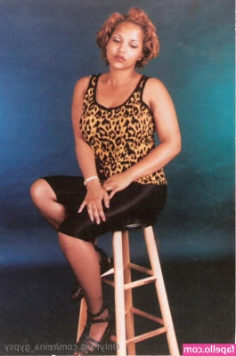 reina_gypsy [ reina-gypsy ] - Taking you to my set  posing in a big sock