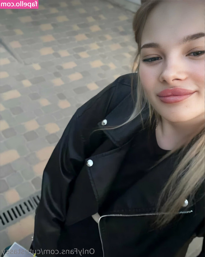 cutestassy - Smoke with us? @divababy420