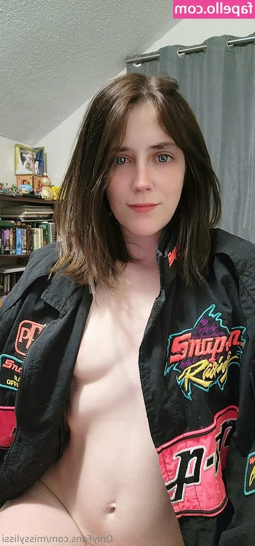 missylissi - Just a lil wiggle