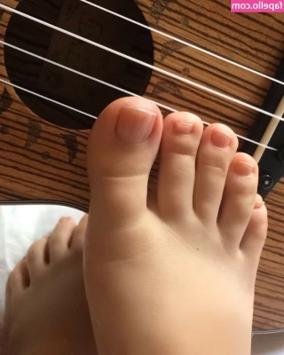 Prii_feet [ prii-feet ] - ᴵ ʷᵃⁿᵗ ʸᵒᵘ ᵗᵒ ᵇᵉ ᵃ ᵍᵒᵒᵈ ᵇᵒʸ