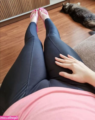 Prii_feet [ prii-feet ] - Girl on girl for the win