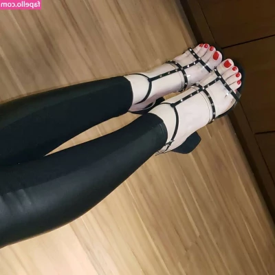 Prii_feet [ prii-feet ] - Ass tat